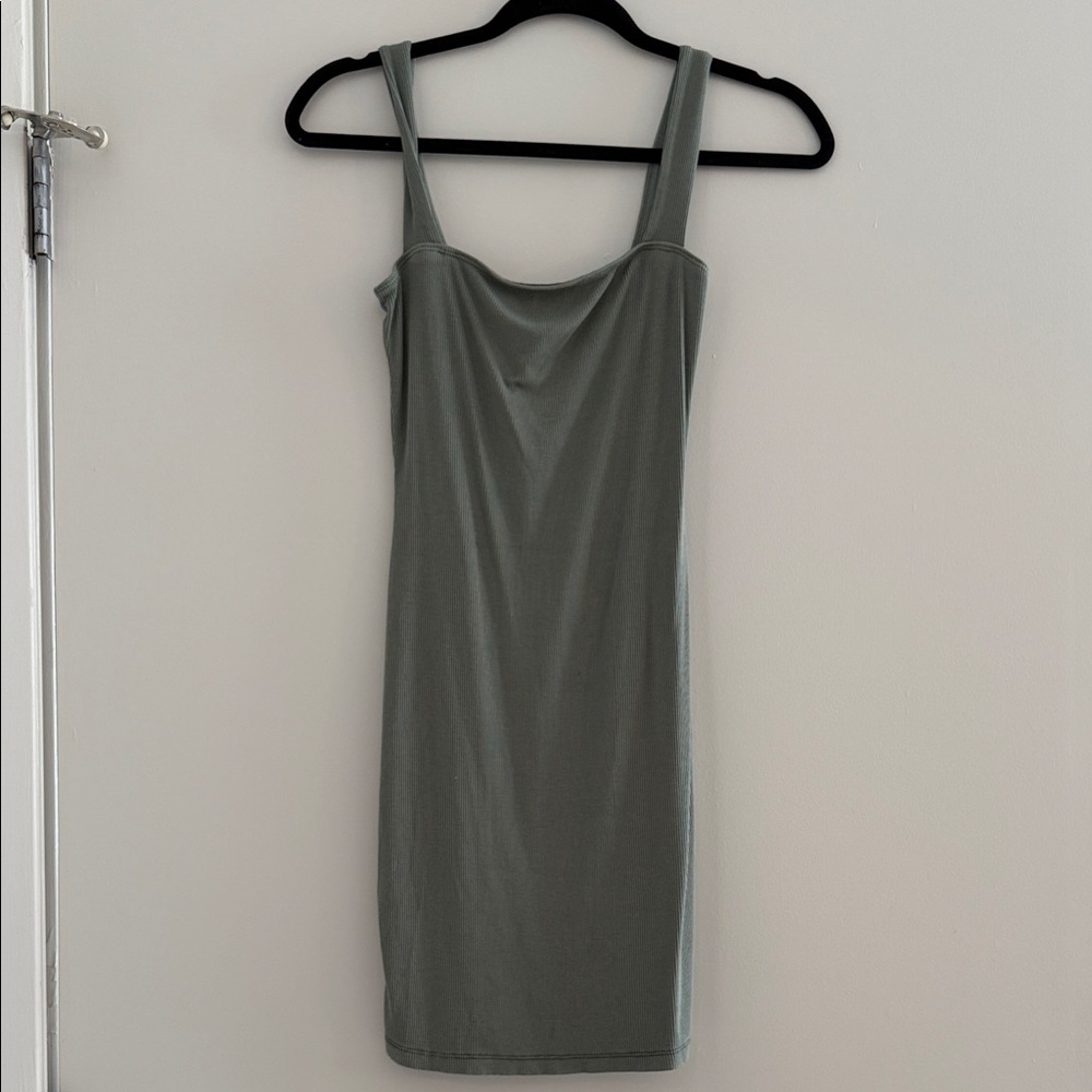 Sleek Green Sleeveless Dress